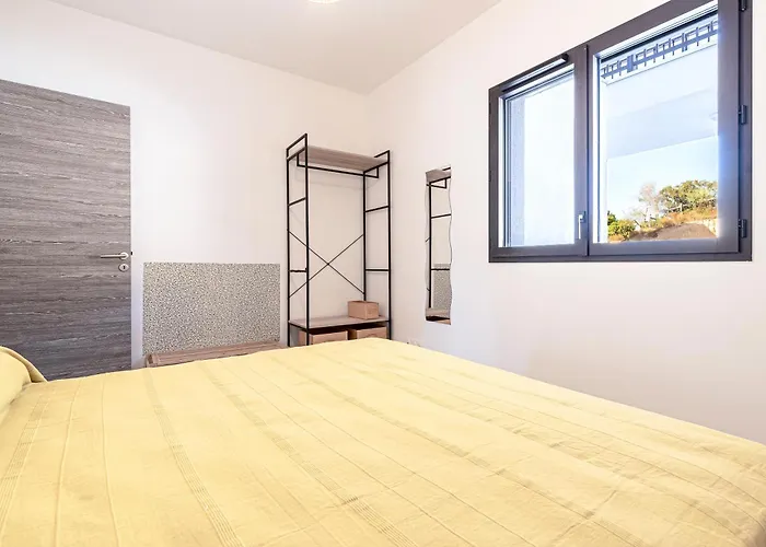 Daire A Nepita - 150m De La *