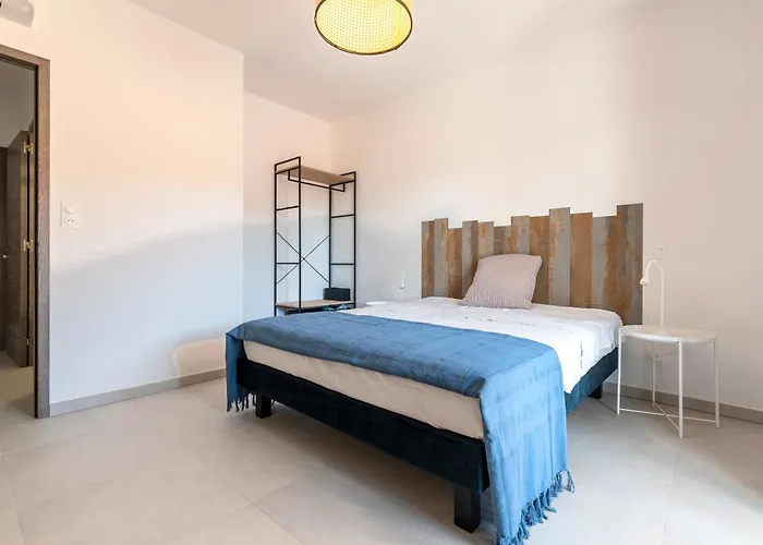 A Nepita - 150m De La Daire