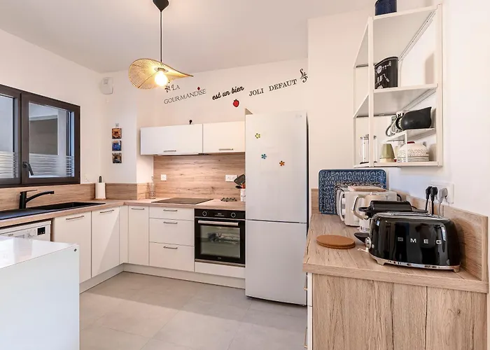 A Nepita - 150m De La Daire *