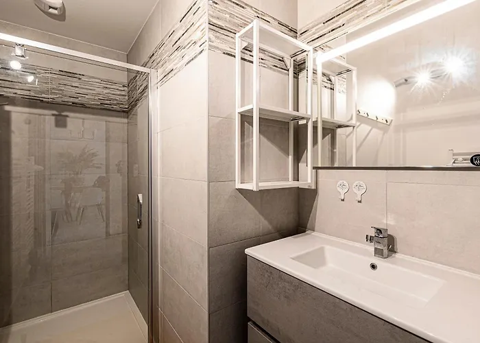 A Nepita - 150m De La Daire