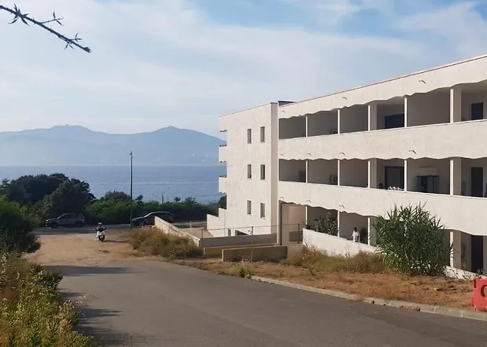 A Nepita - 150m De La